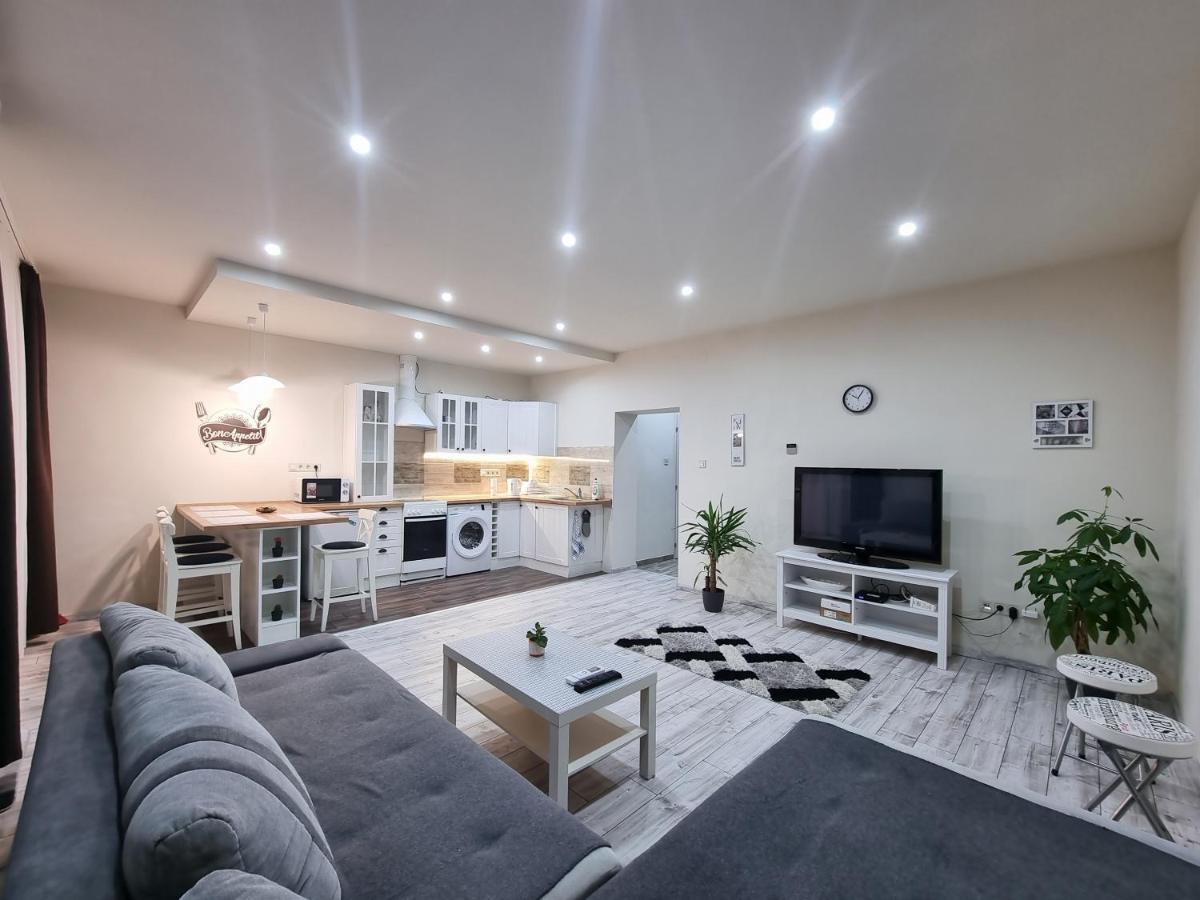 High Street Apartman Мишкольц Экстерьер фото